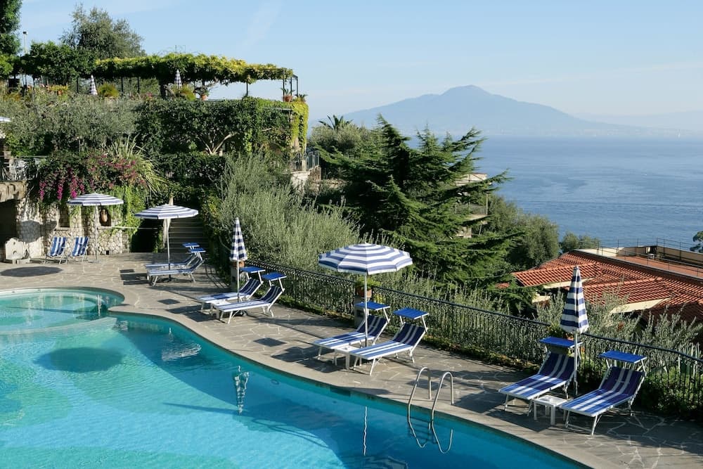 Grand Hotel Capodimonte main