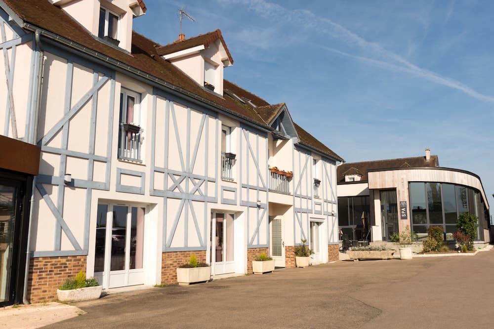 Hotel Aux Maisons main