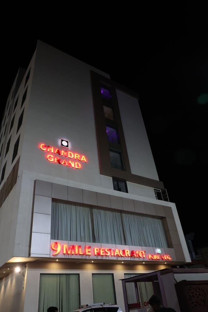 Chandra Grand main