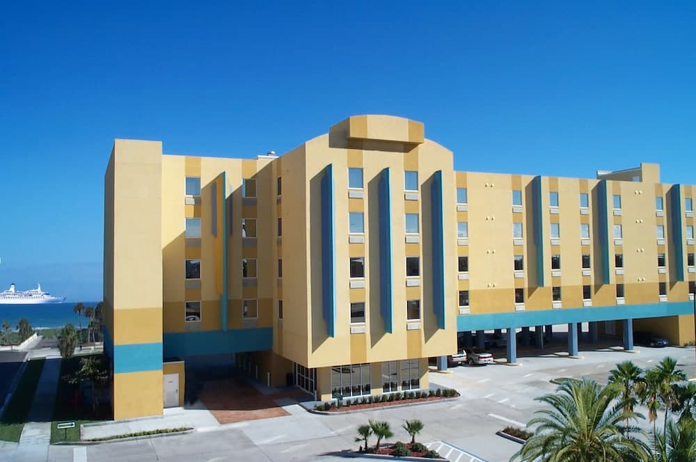 Quality Suites Cocoa Beach main