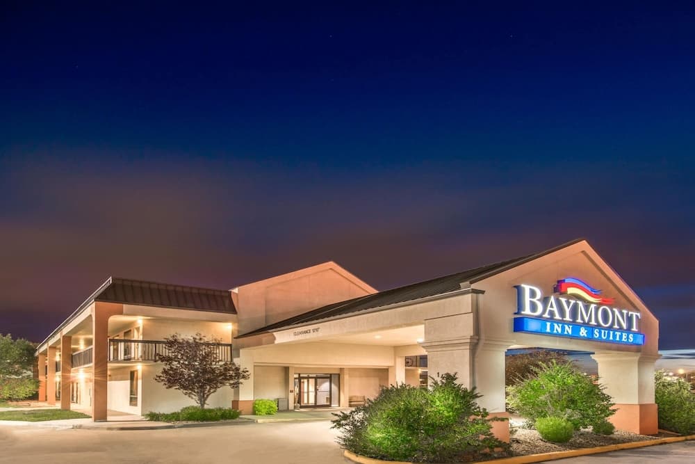Baymont by Wyndham Topeka main