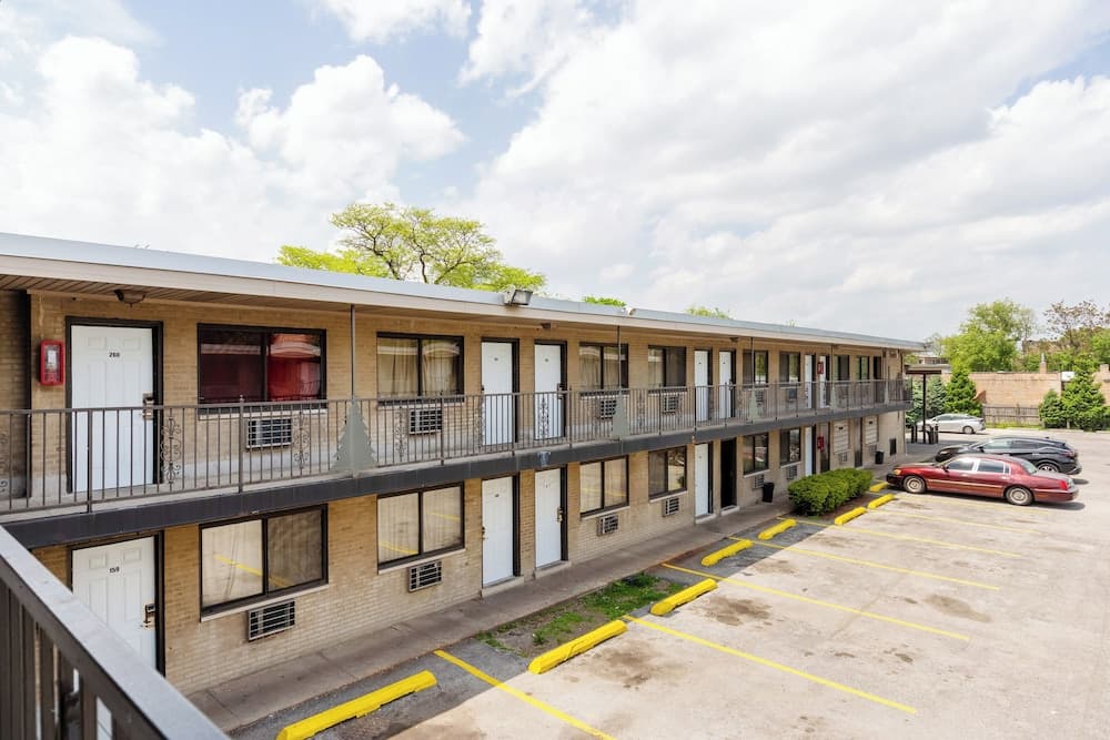 Best Motel By OYO Chicago I-90 main