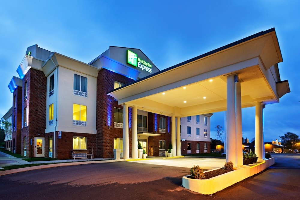 Holiday Inn Express White House main