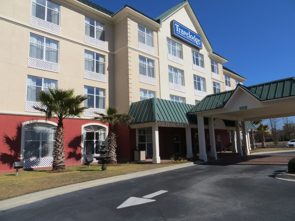 Travelodge By Wyndham Savannah Gateway main