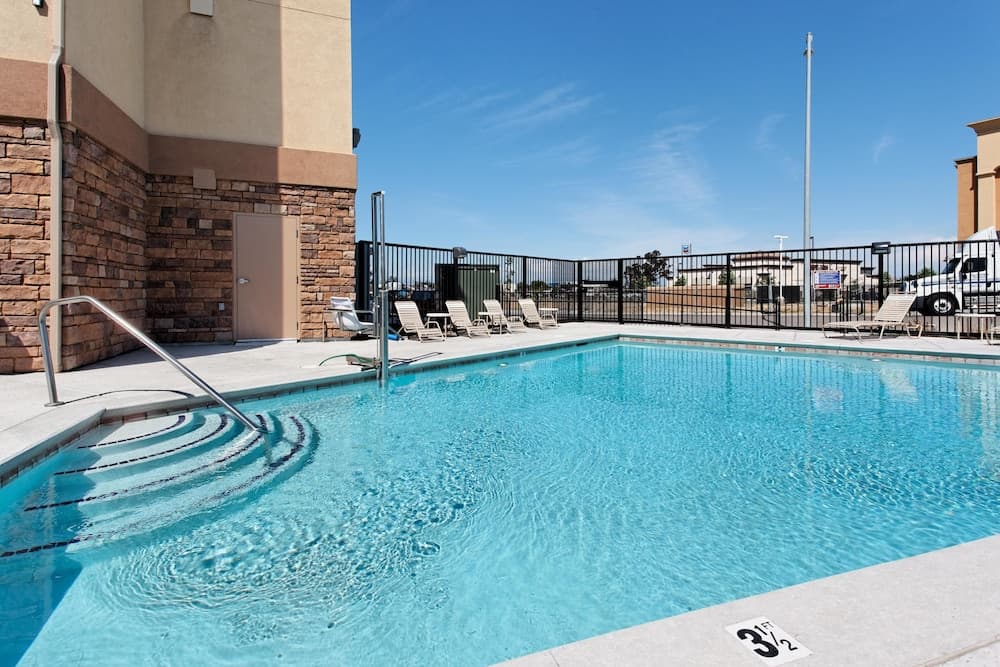 Holiday Inn Express & Suites Fresno Northwest-Herndon main