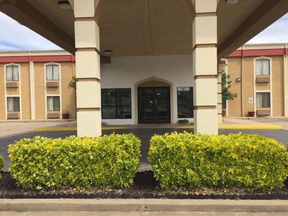 Motel 6 Claremore, OK main