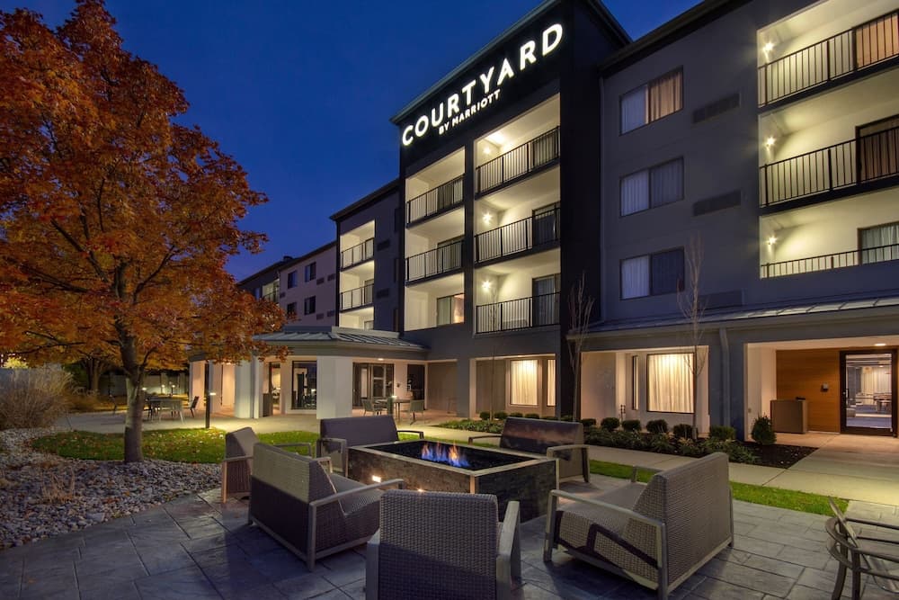 Courtyard Cincinnati Airport main