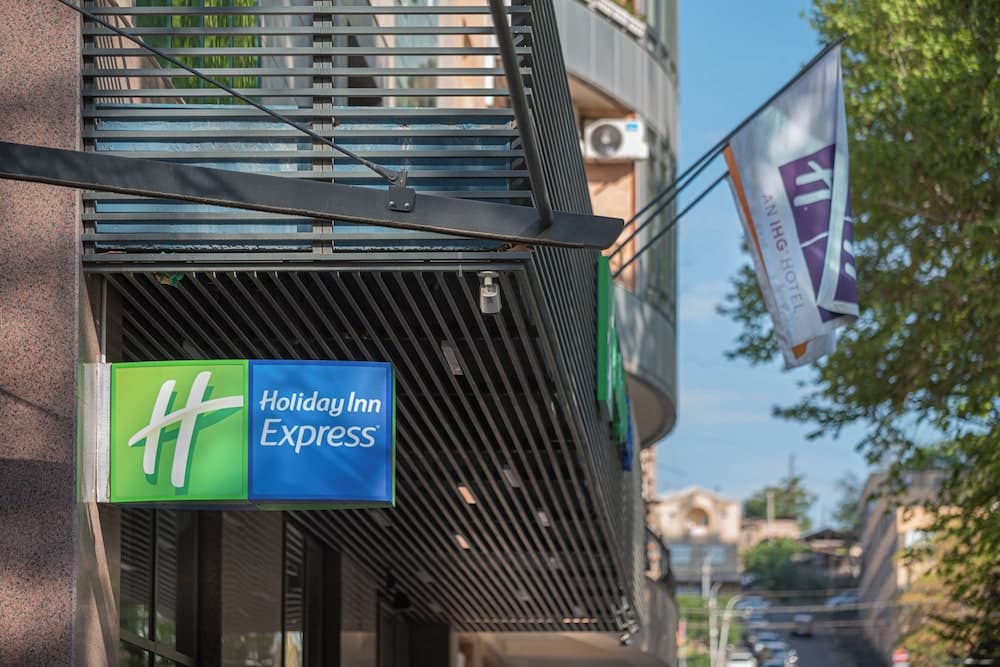 Holiday Inn Express Yerevan main