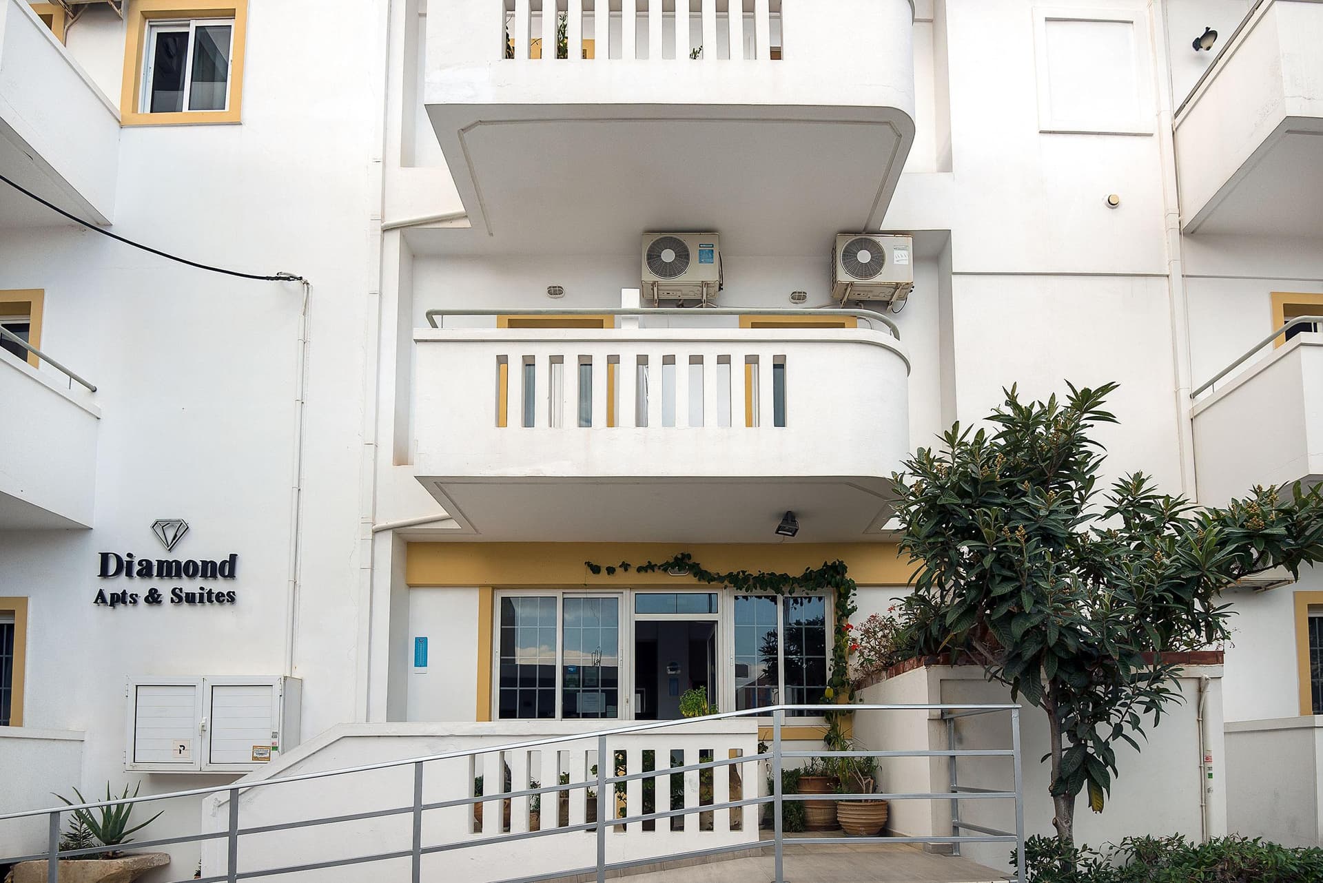 Diamond Apartments & Suites main
