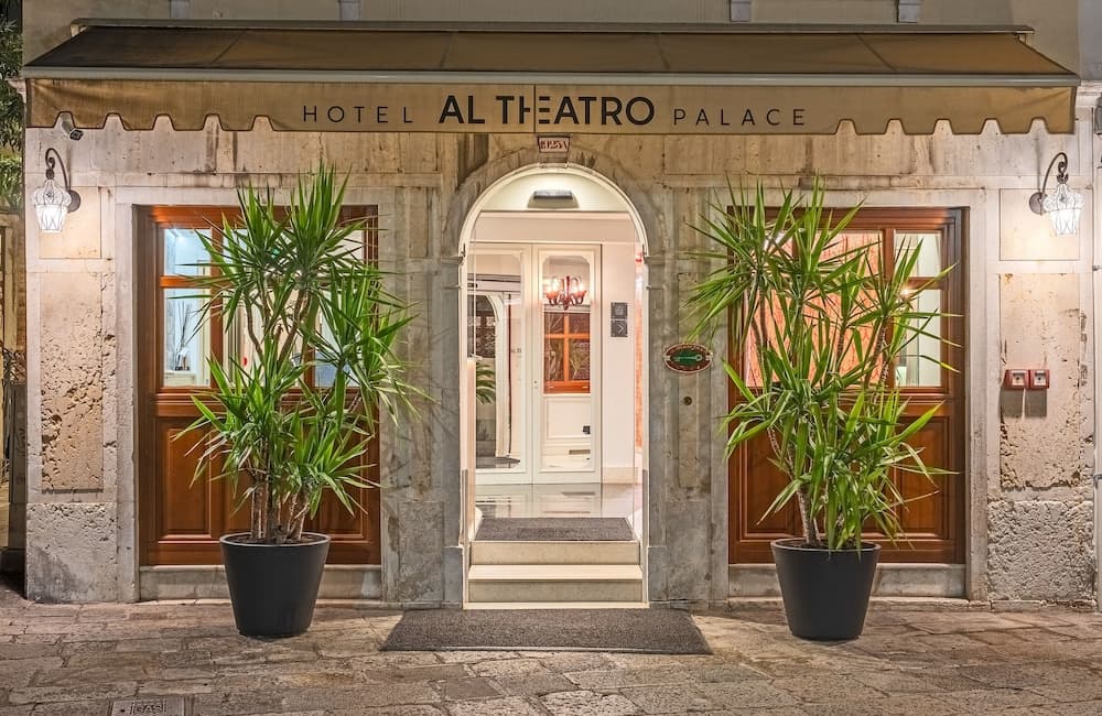 Al Theatro Palace main