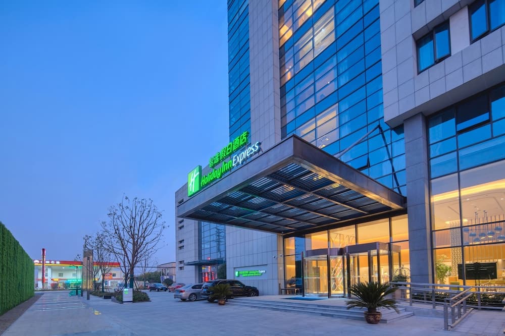 Holiday Inn Express Nantong Textile City main