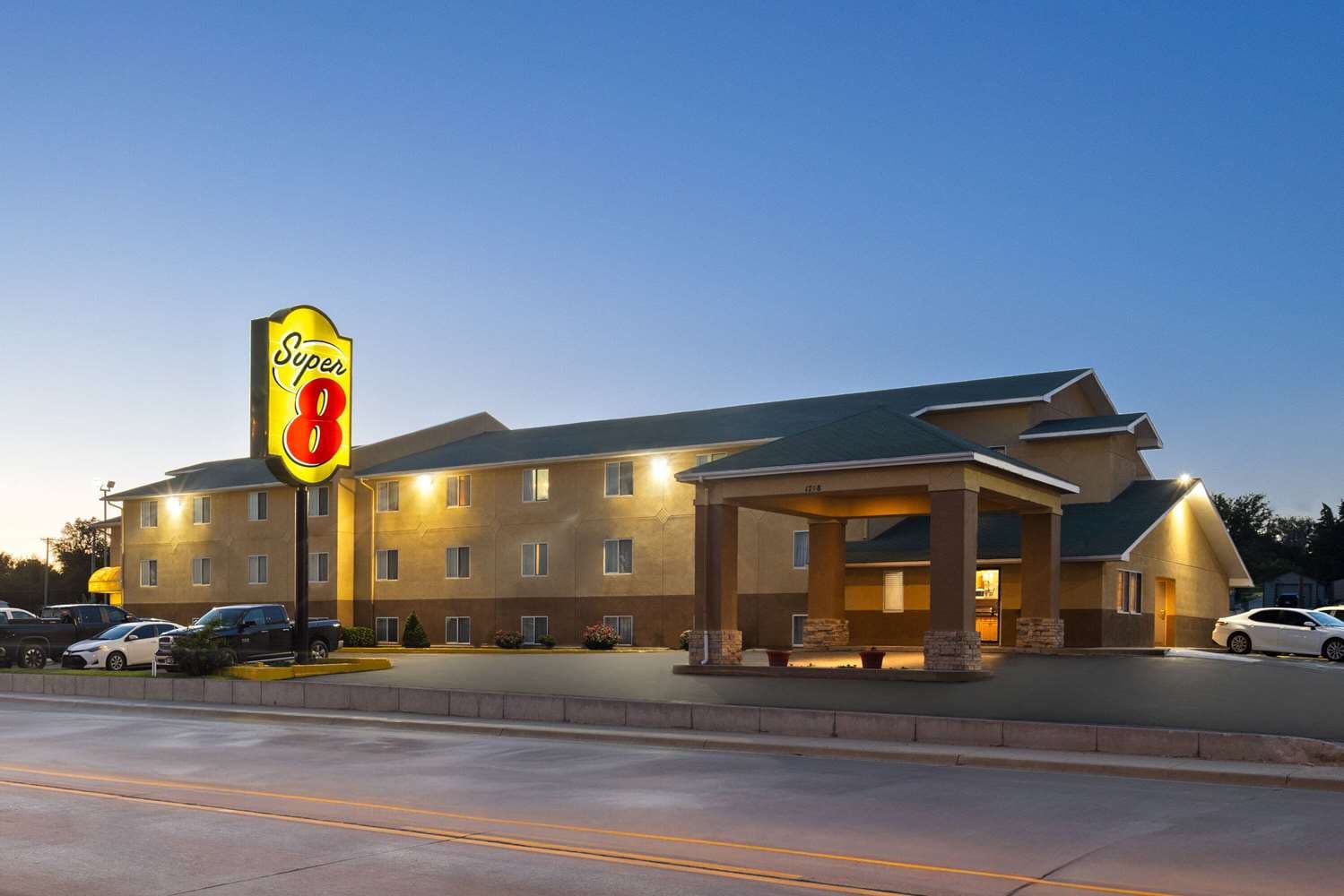 Super 8 By Wyndham Dodge City main