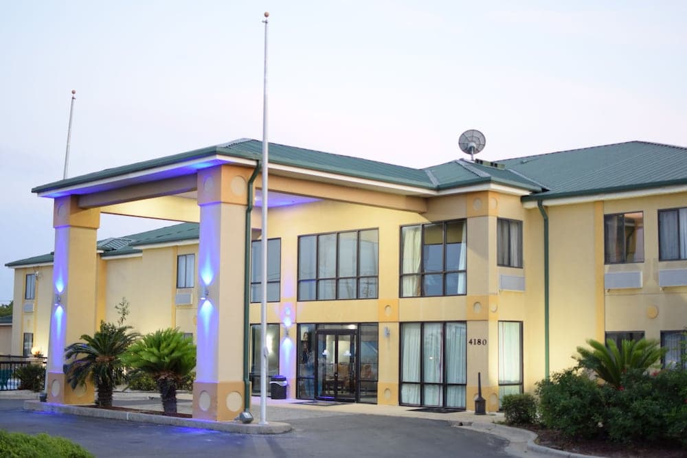 Days Inn by Wyndham Montgomery main