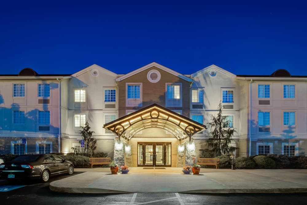 Staybridge Suites Cleveland East Mayfield Hts. main