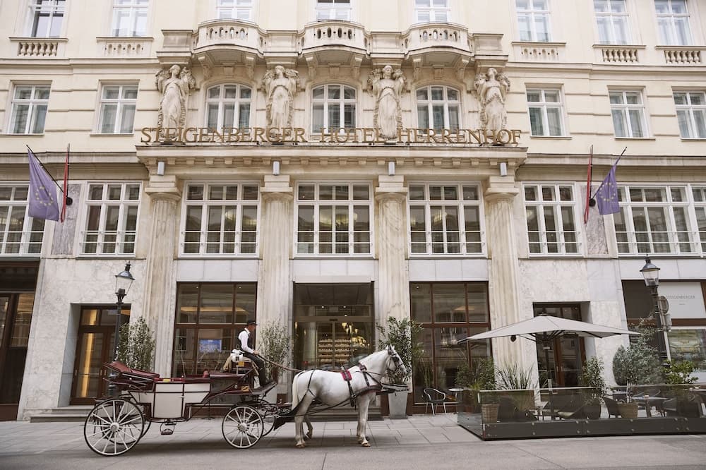 Steigenberger Hotel Herrenhof main