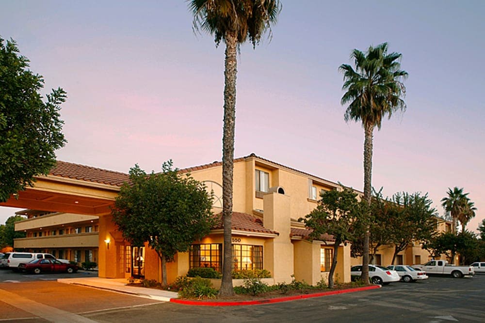 Holiday Inn Express Simi Valley main