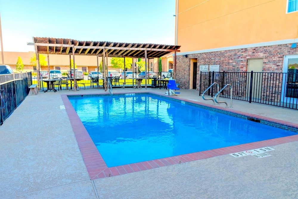 Spark by Hilton Pearland main