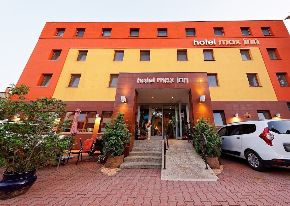 Max Inn main