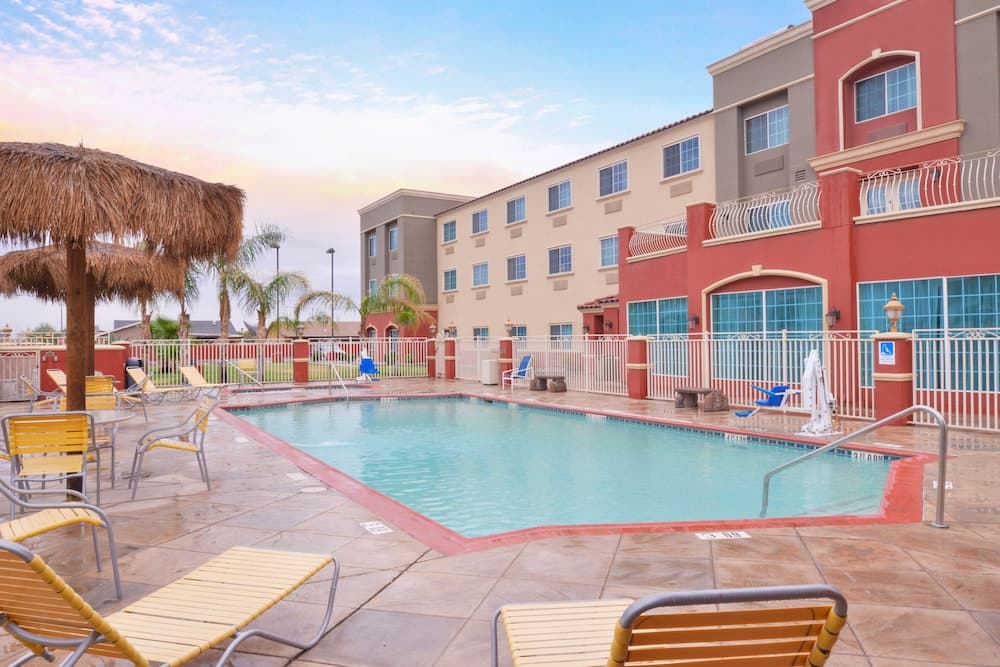Holiday Inn Express & Suites El Centro main