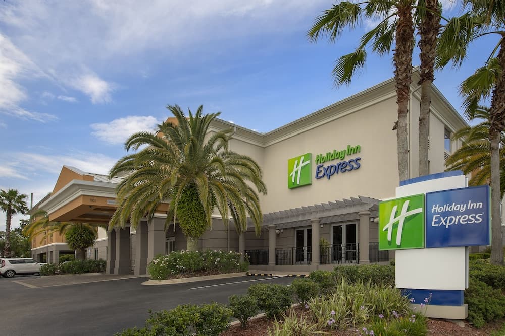 Holiday Inn Express Jacksonville Beach main