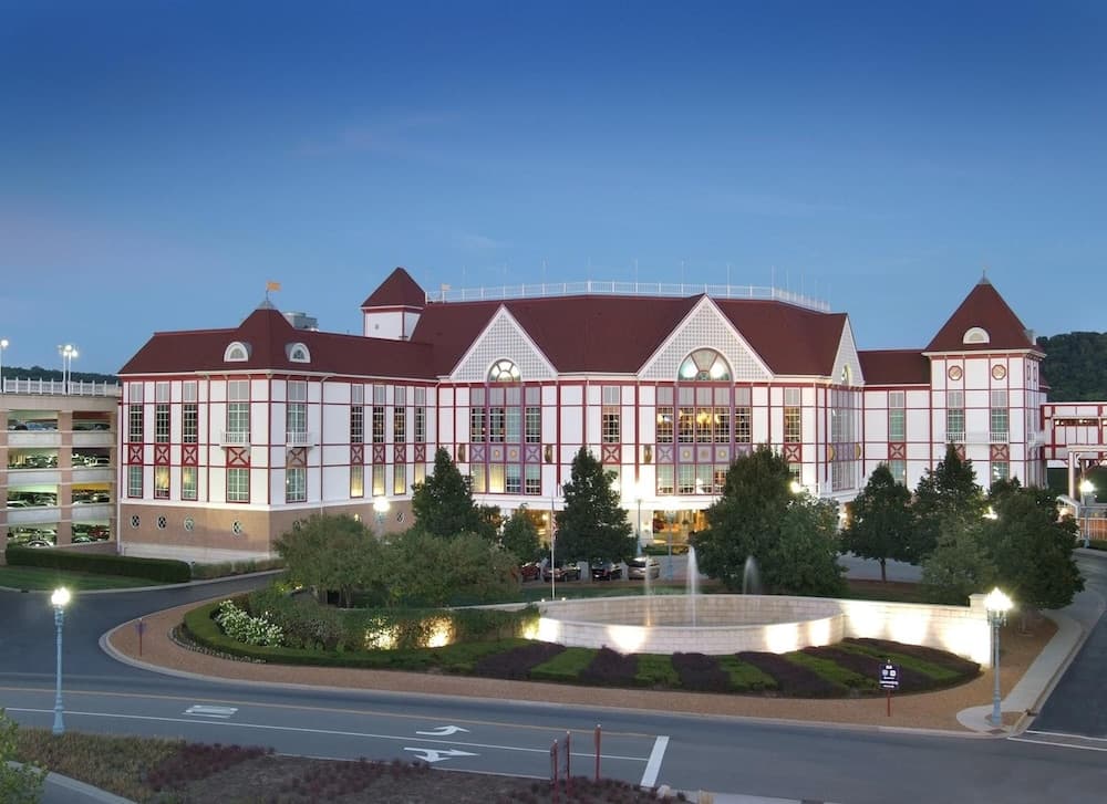Hollywood Casino & Hotel main