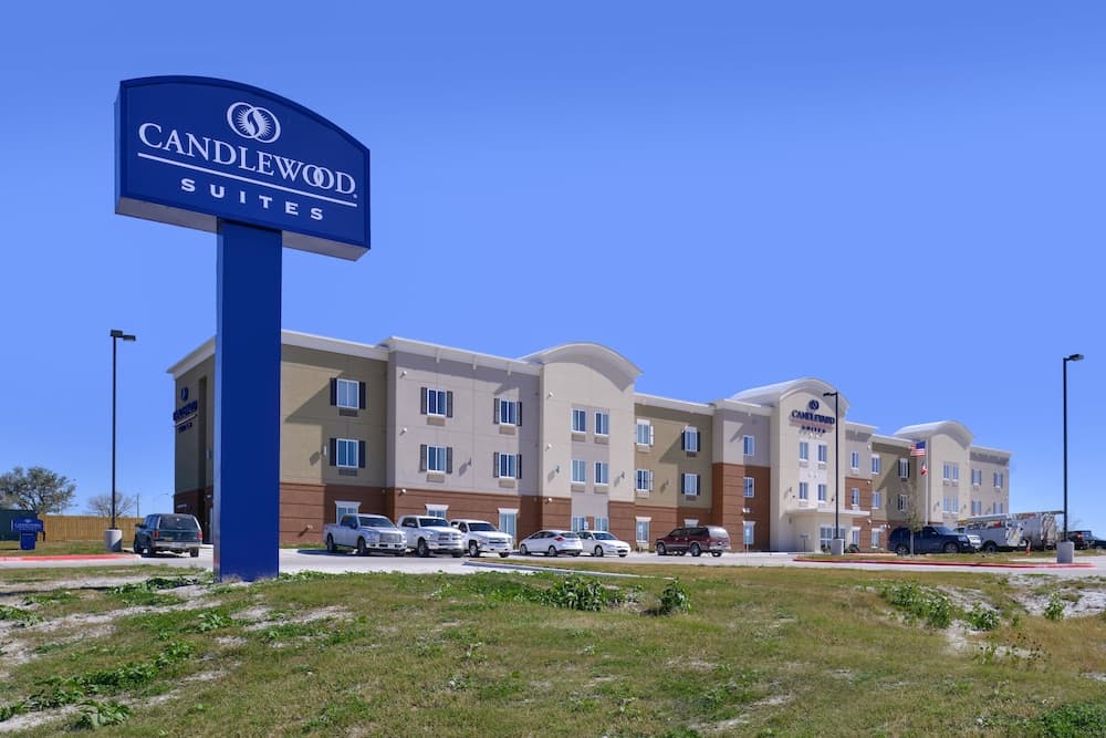 Candlewood Suites Kenedy main