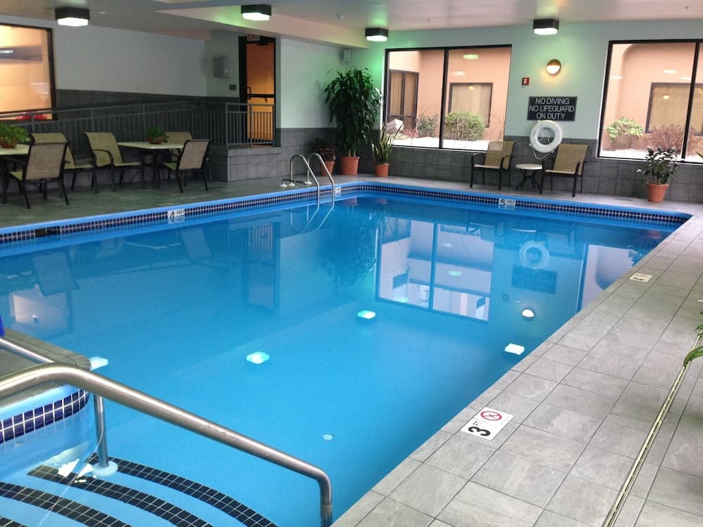 Hampton Inn Altoona main