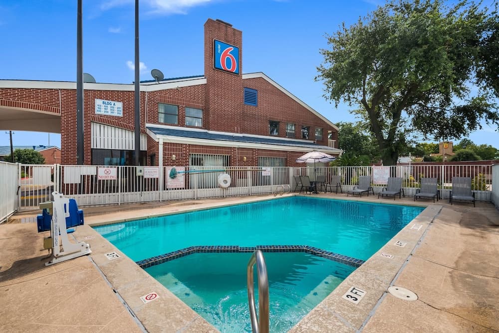 Motel 6 Houston, Tx - Brookhollow