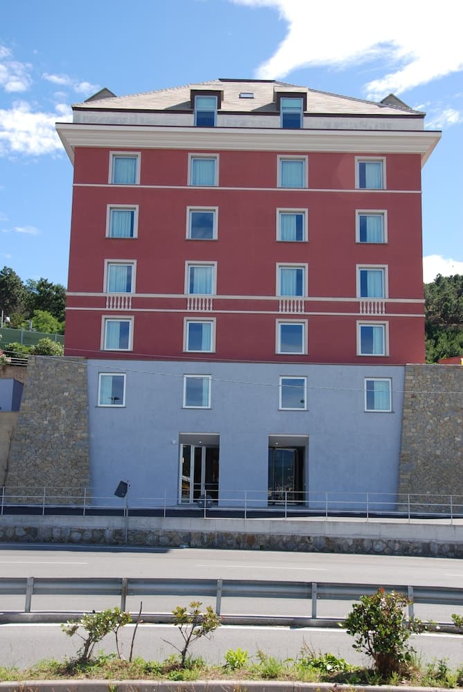 Sea Art Hotel main
