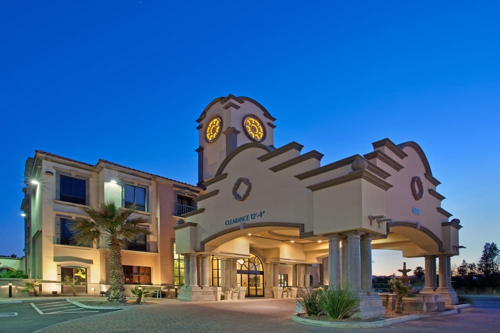 Holiday Inn Express & Suites Tucson Mall main