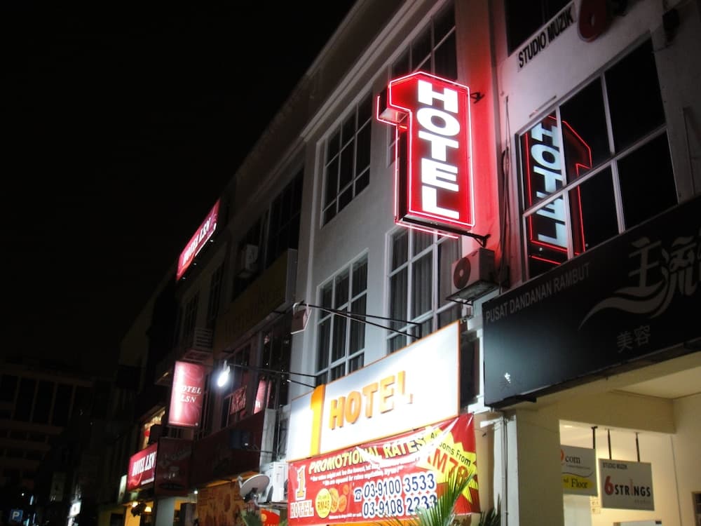 1 Hotel Taman Connaught main