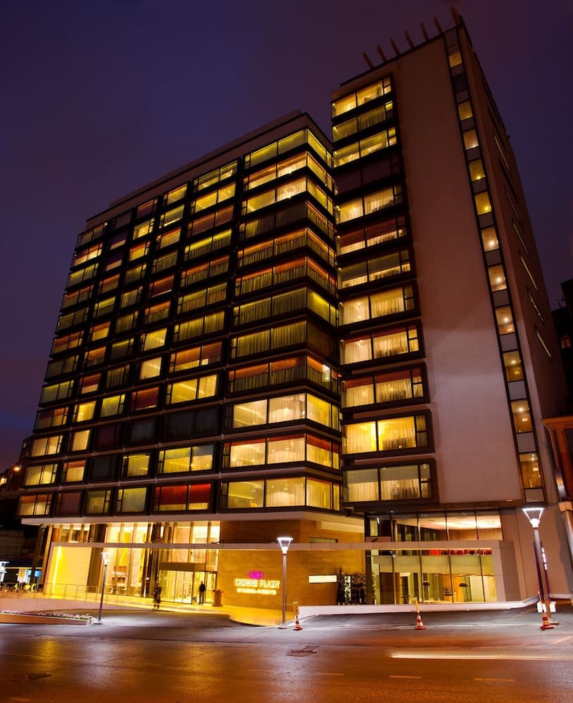 Crowne Plaza Harbiye main