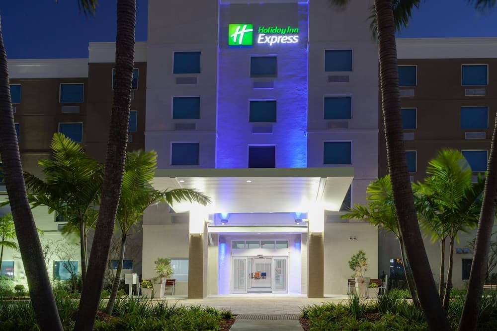 Holiday Inn Express & Suites Ft. Lauderdale Airport/Cruise main
