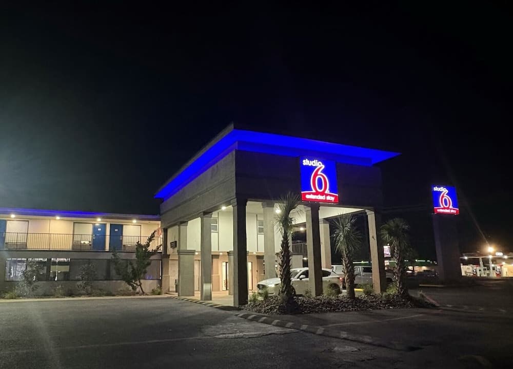 Knights Inn Alvin main