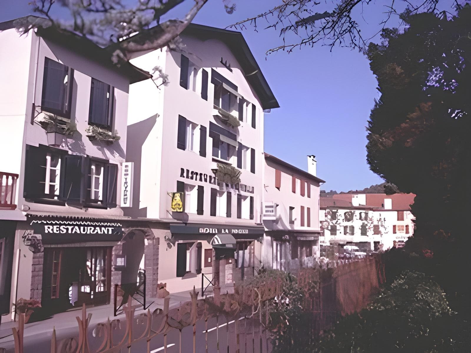 De La Nivelle main