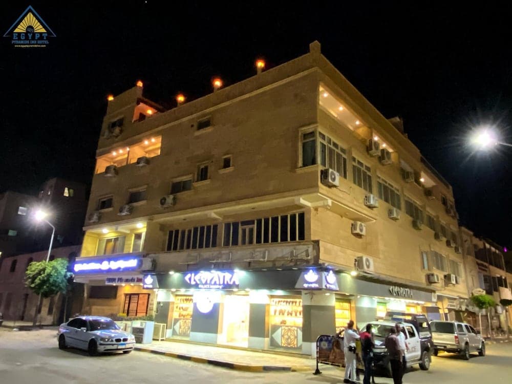 Egypt Pyramids Inn main