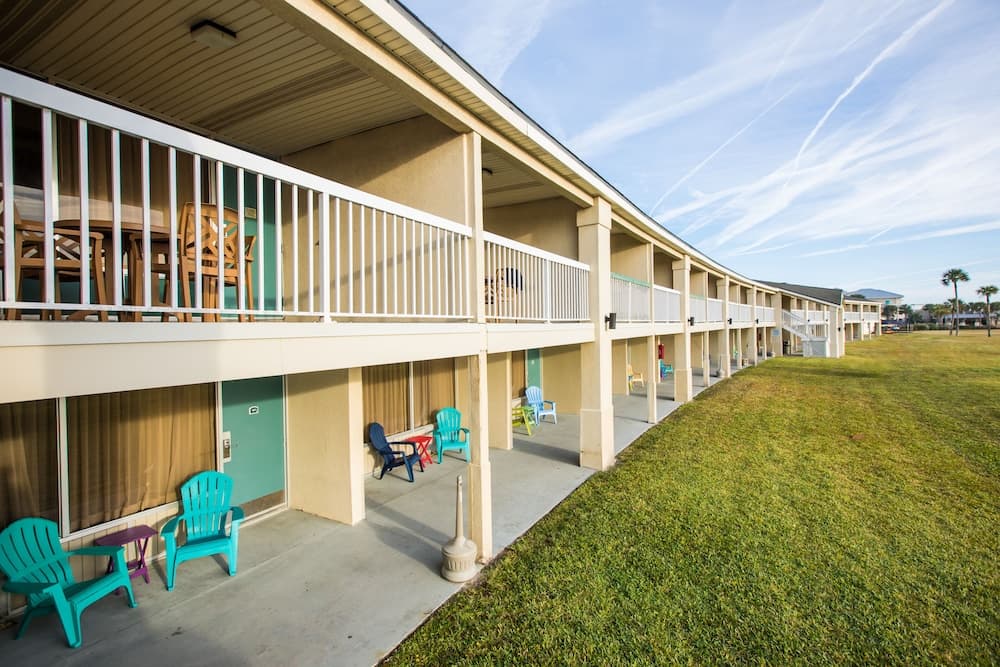 Days Inn & Suites by Wyndham Jekyll Island main