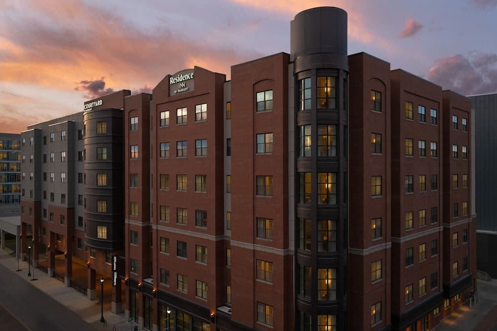 Courtyard Syracuse Downtown At Armory Square main