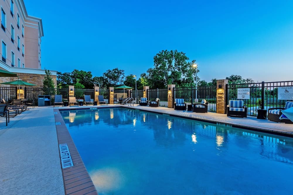 Holiday Inn Austin Airport main