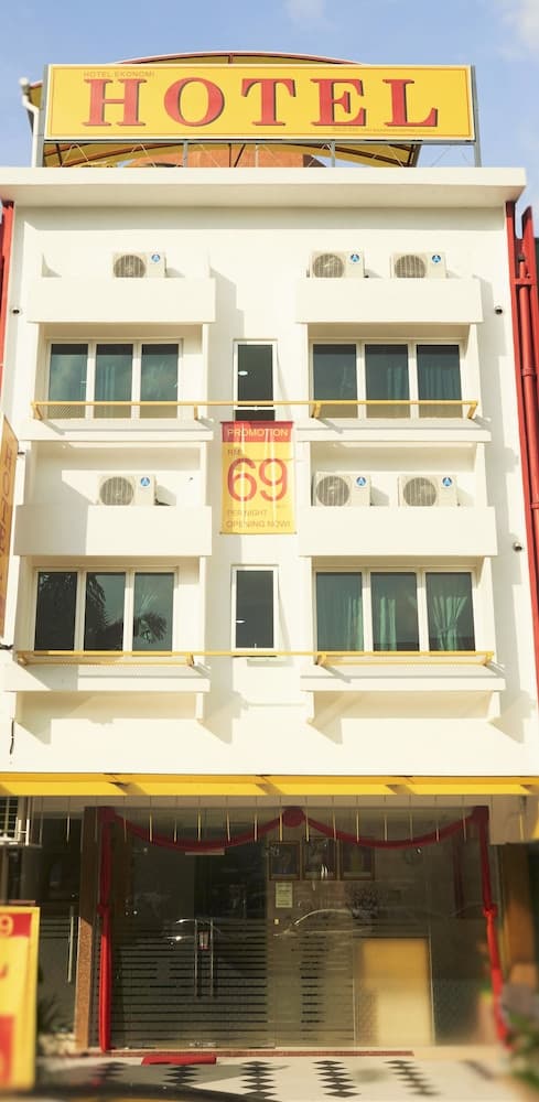 Ipoh Road Hotel main