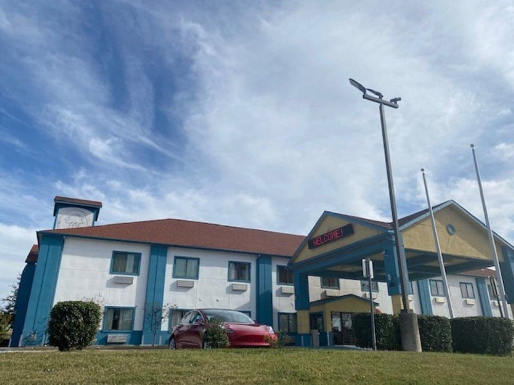 Tropicana Inn And Suites main