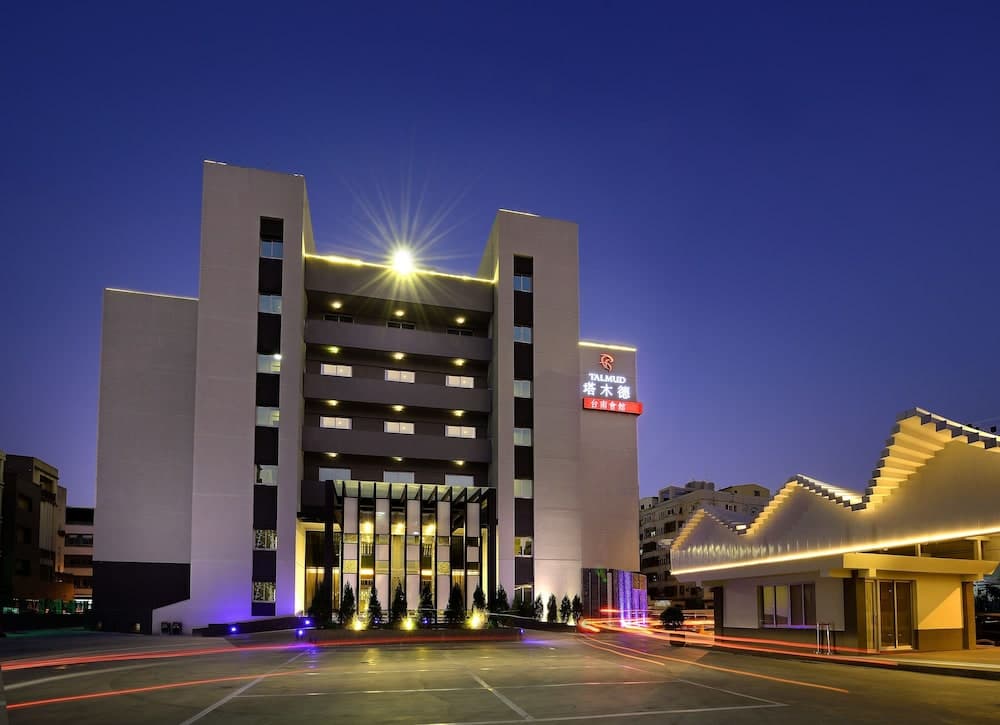 Talmud Tainan Suites main