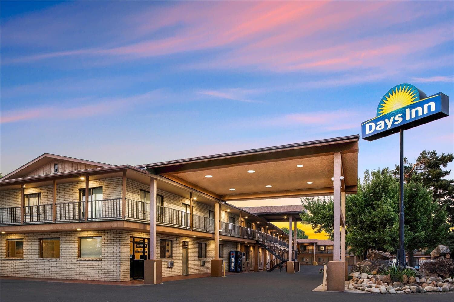 Days Inn by Wyndham Cortez main