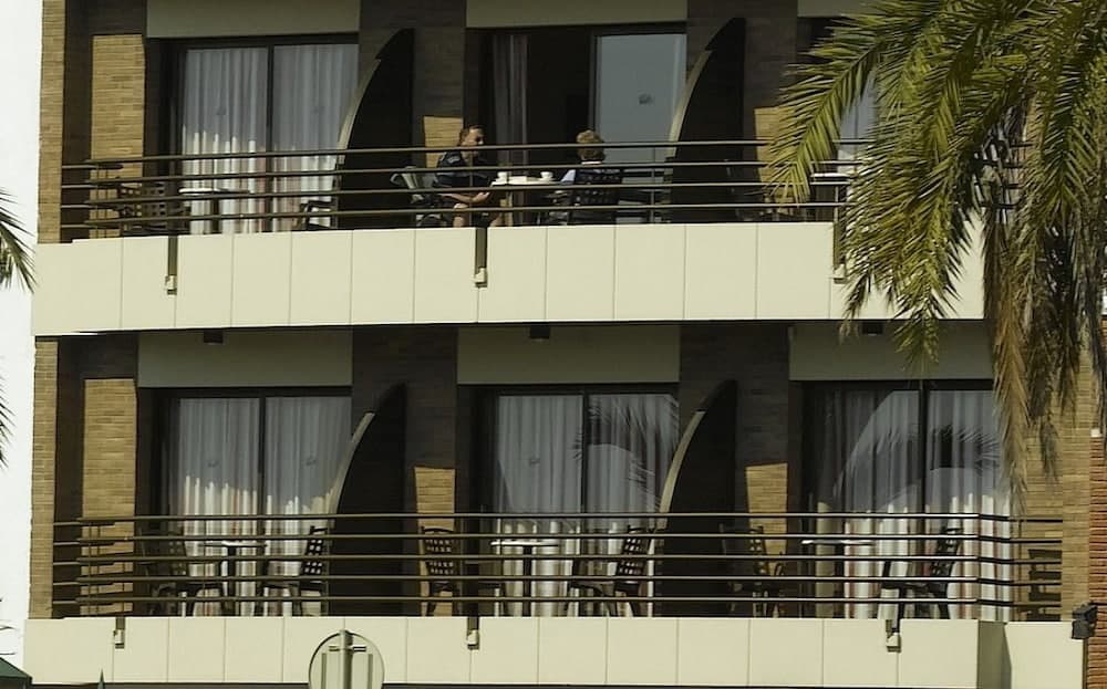 Almirall Apartaments main
