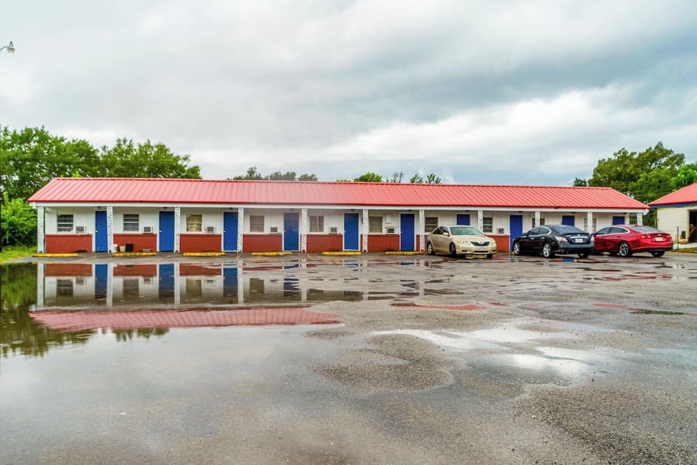 Budget Inn By OYO Palestine TX Hwy 79 main