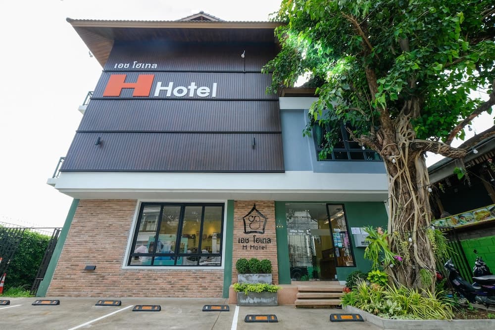 H Hotel Phrasing main