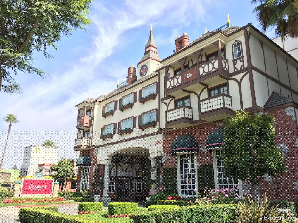 Camelot Inn & Suites main