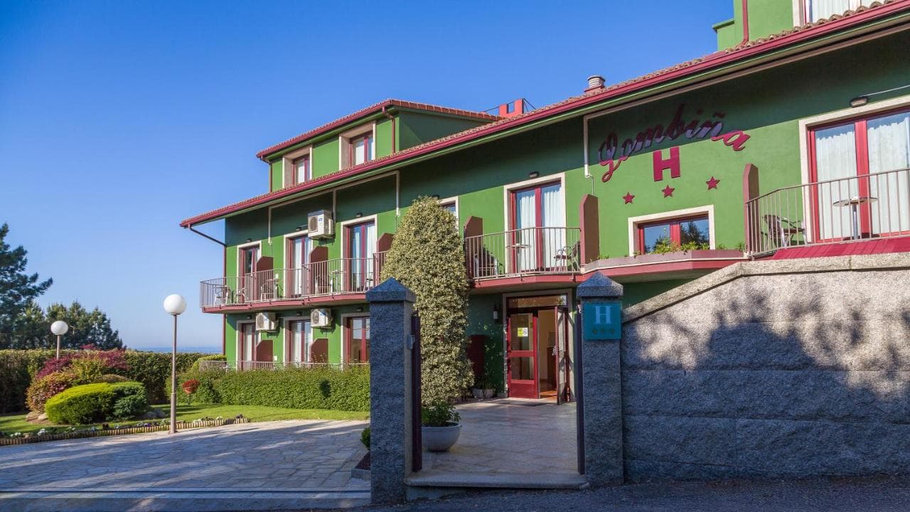 Lombiña main