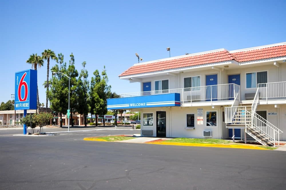 Motel 6 Fresno - Blackstone South main