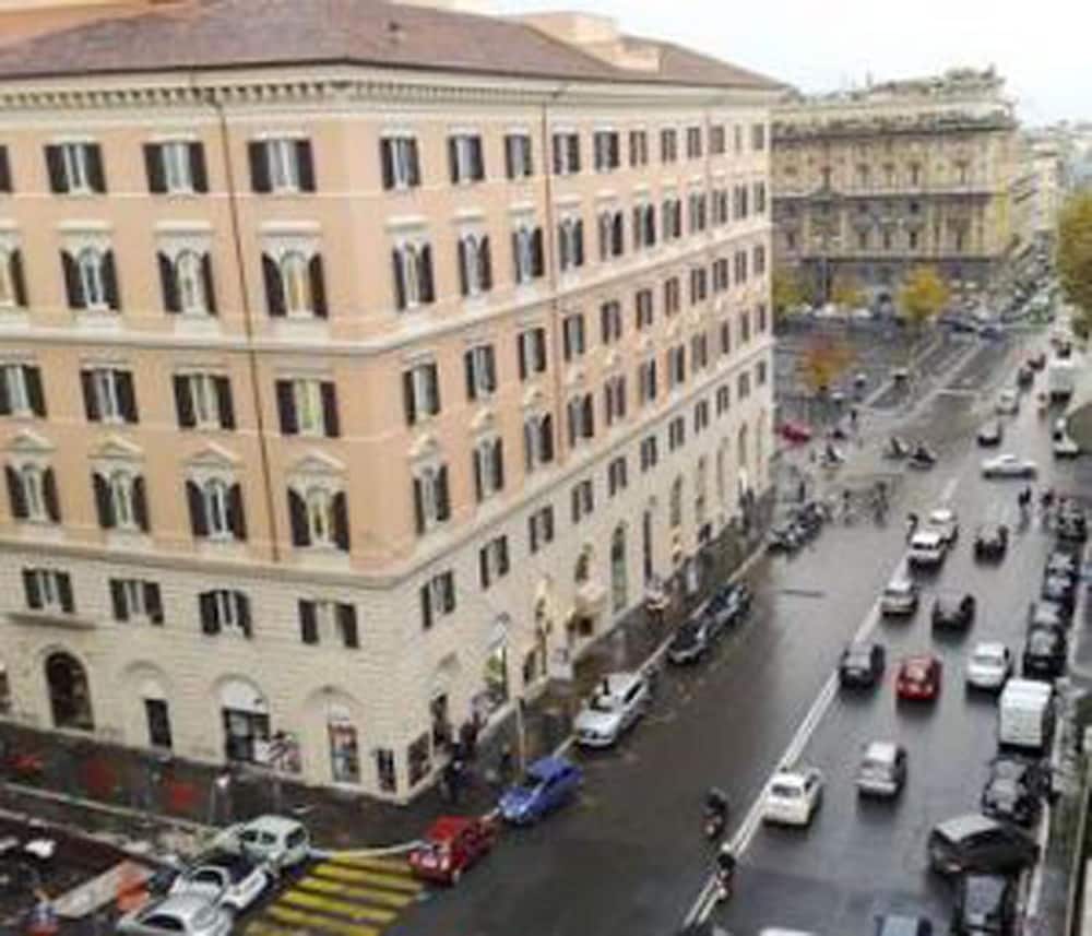 Hotel Everest Roma main